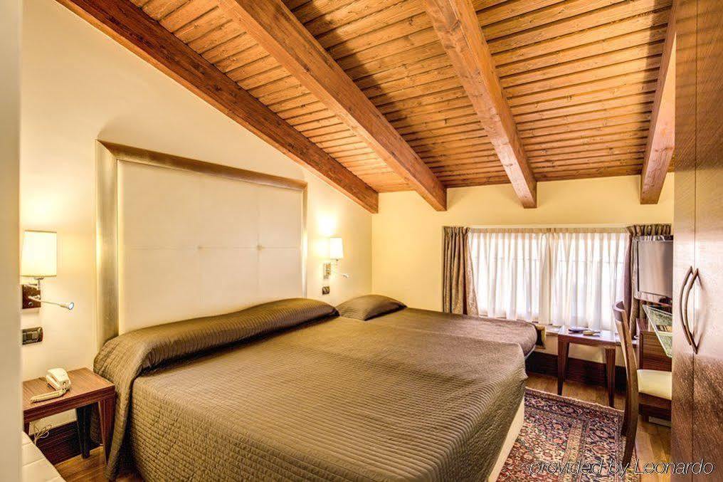 The Strand Hotel Roma Esterno foto