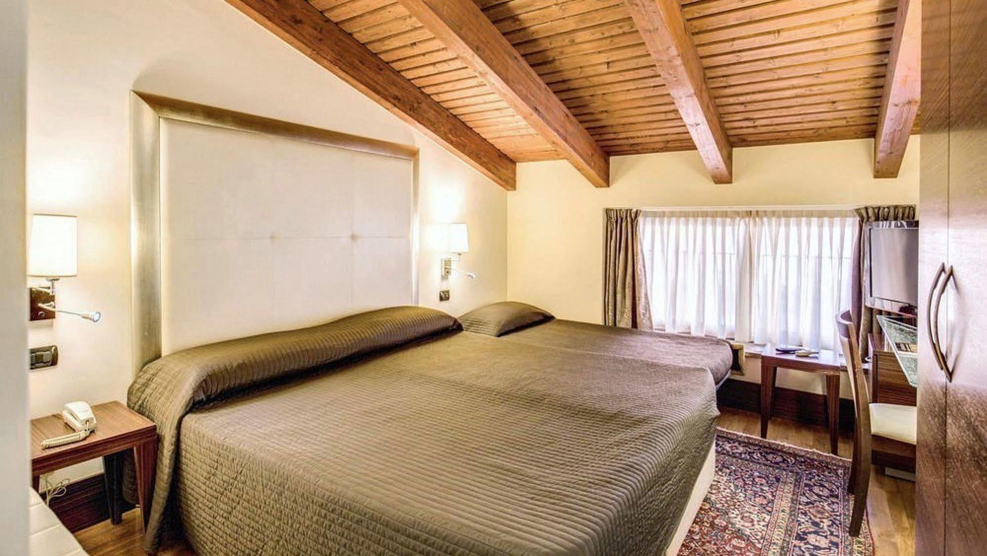 The Strand Hotel Roma Esterno foto