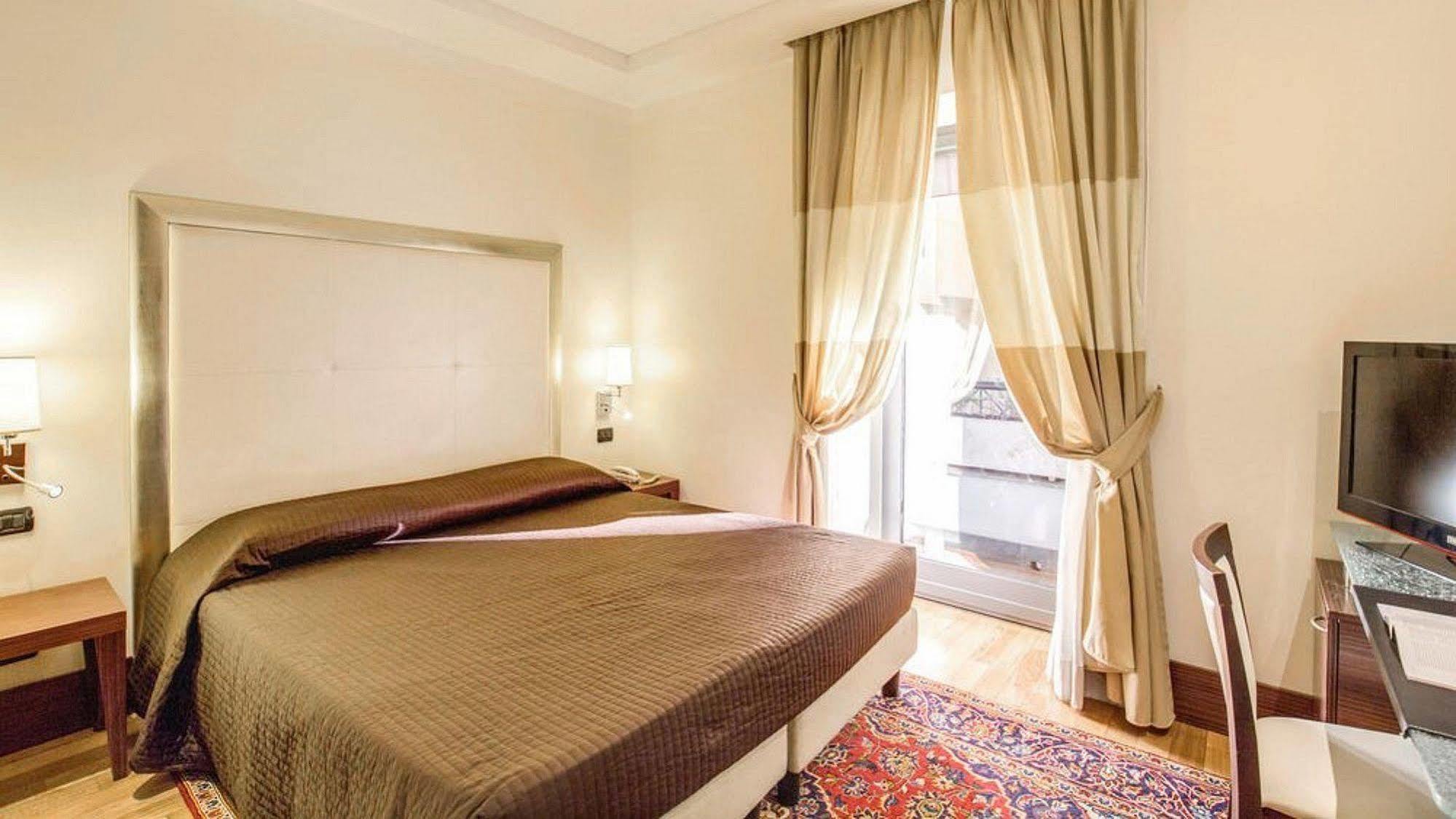 The Strand Hotel Roma Esterno foto