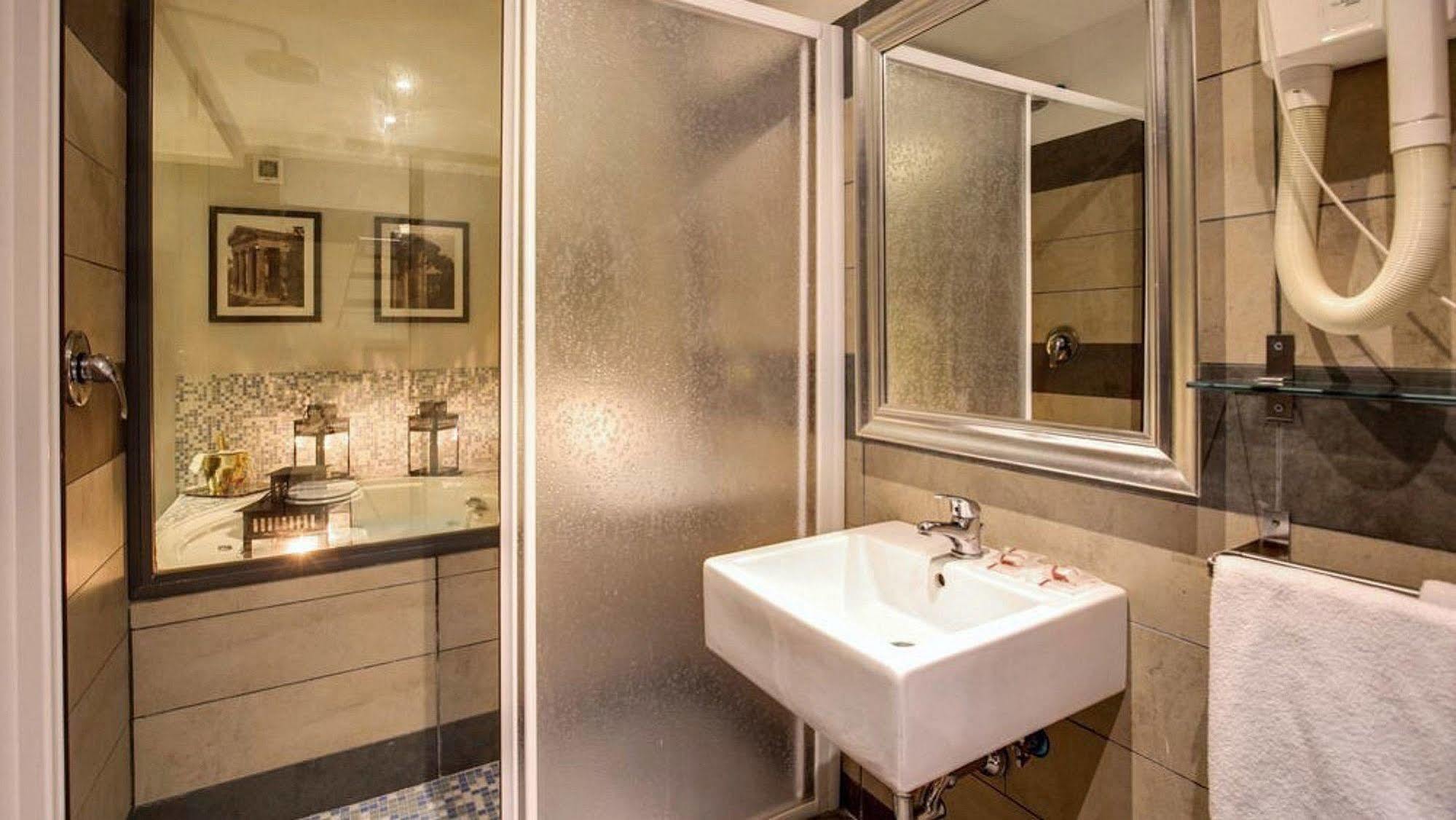 The Strand Hotel Roma Esterno foto