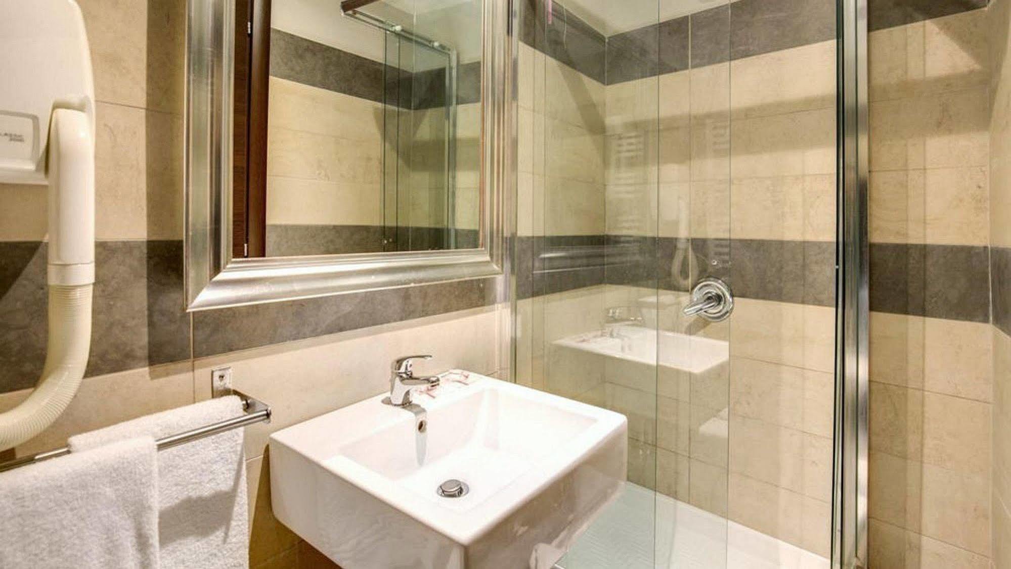 The Strand Hotel Roma Esterno foto