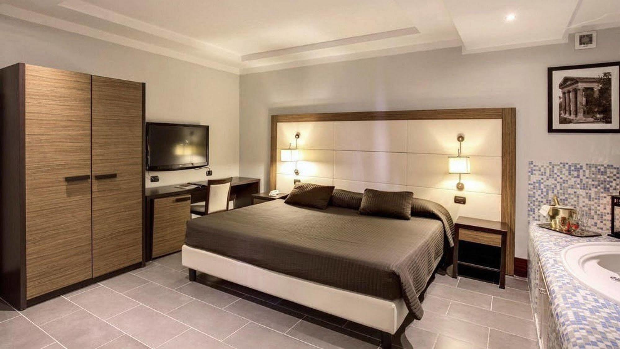 The Strand Hotel Roma Esterno foto