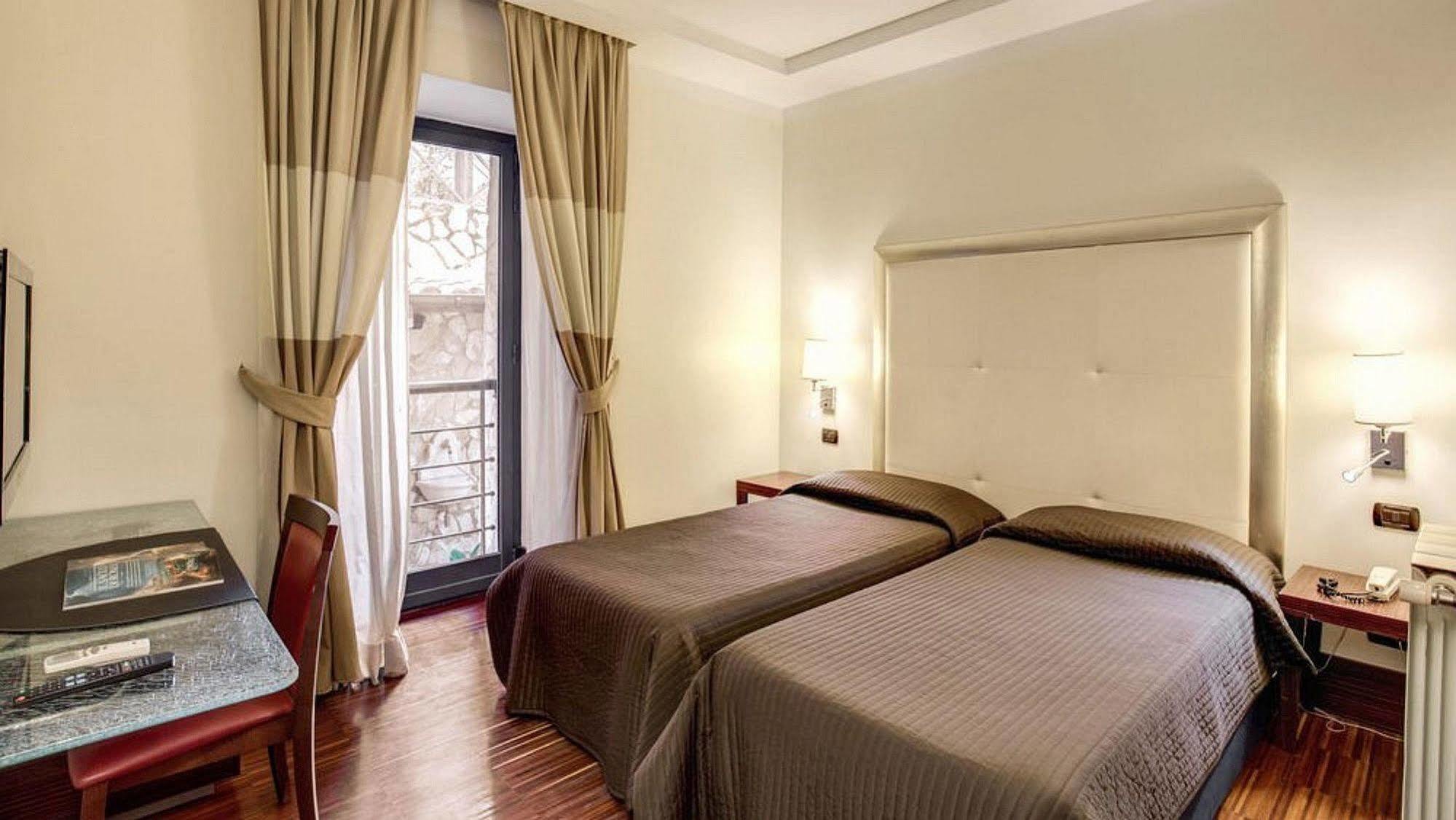 The Strand Hotel Roma Esterno foto