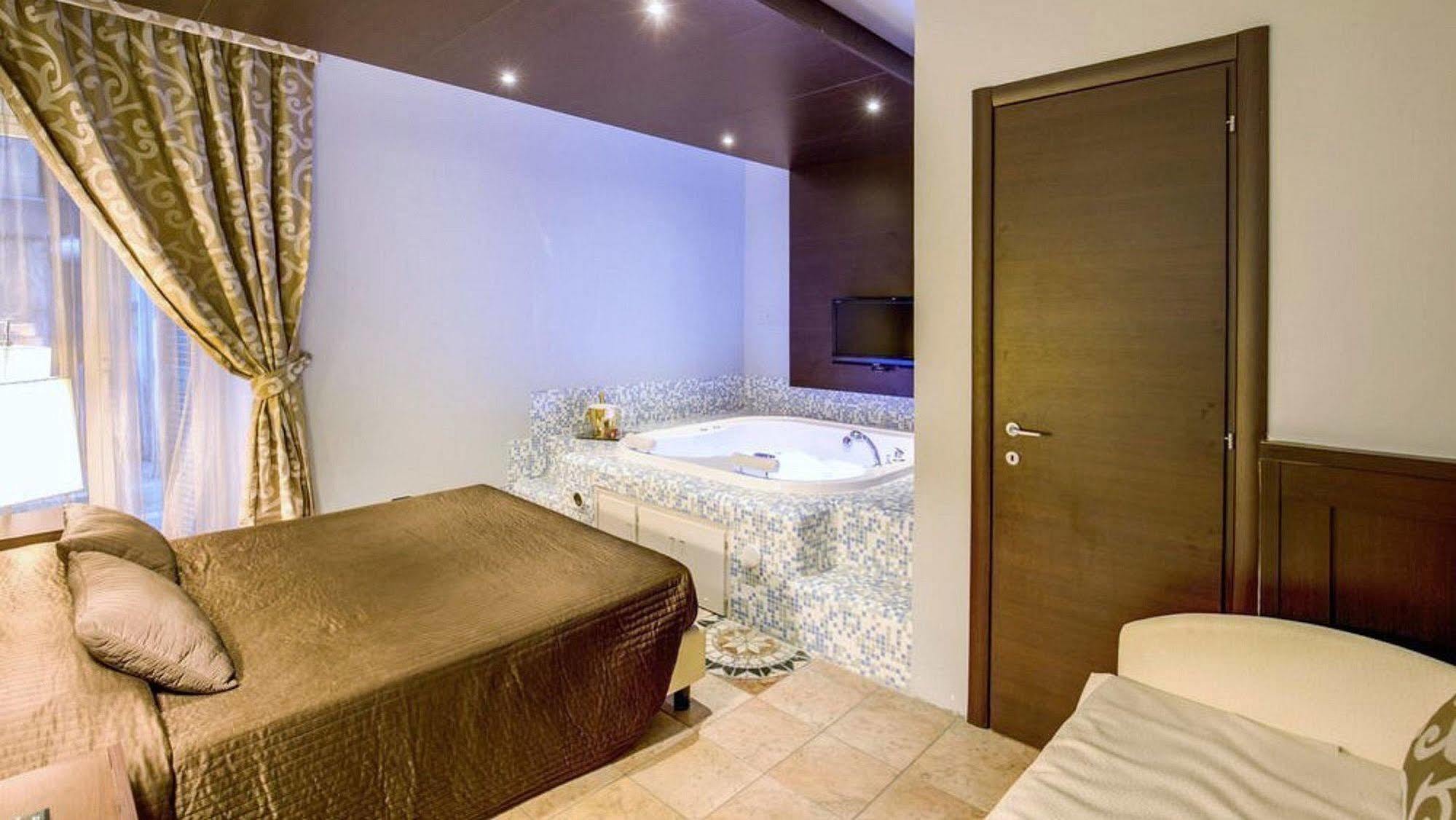 The Strand Hotel Roma Esterno foto