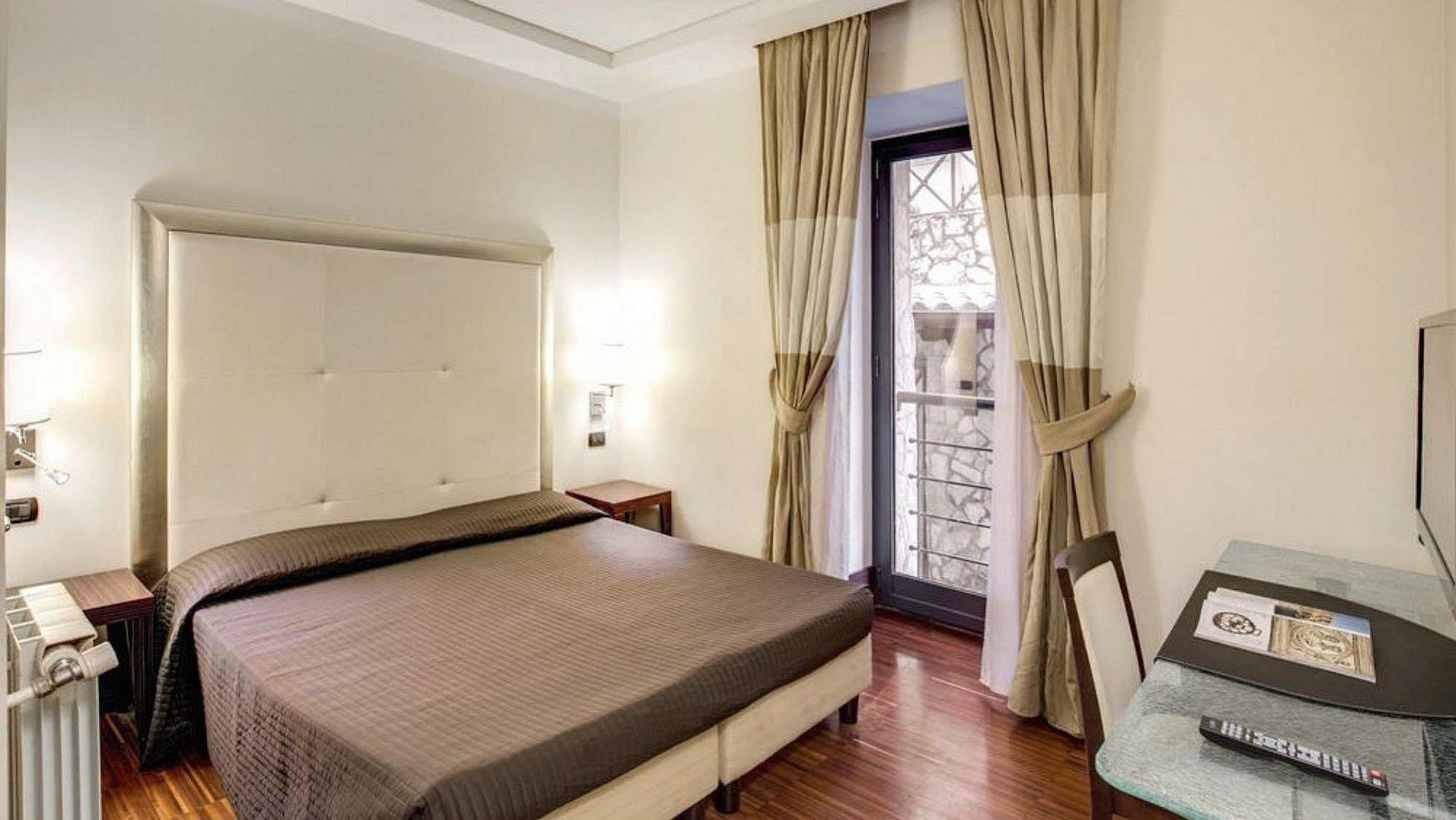The Strand Hotel Roma Esterno foto