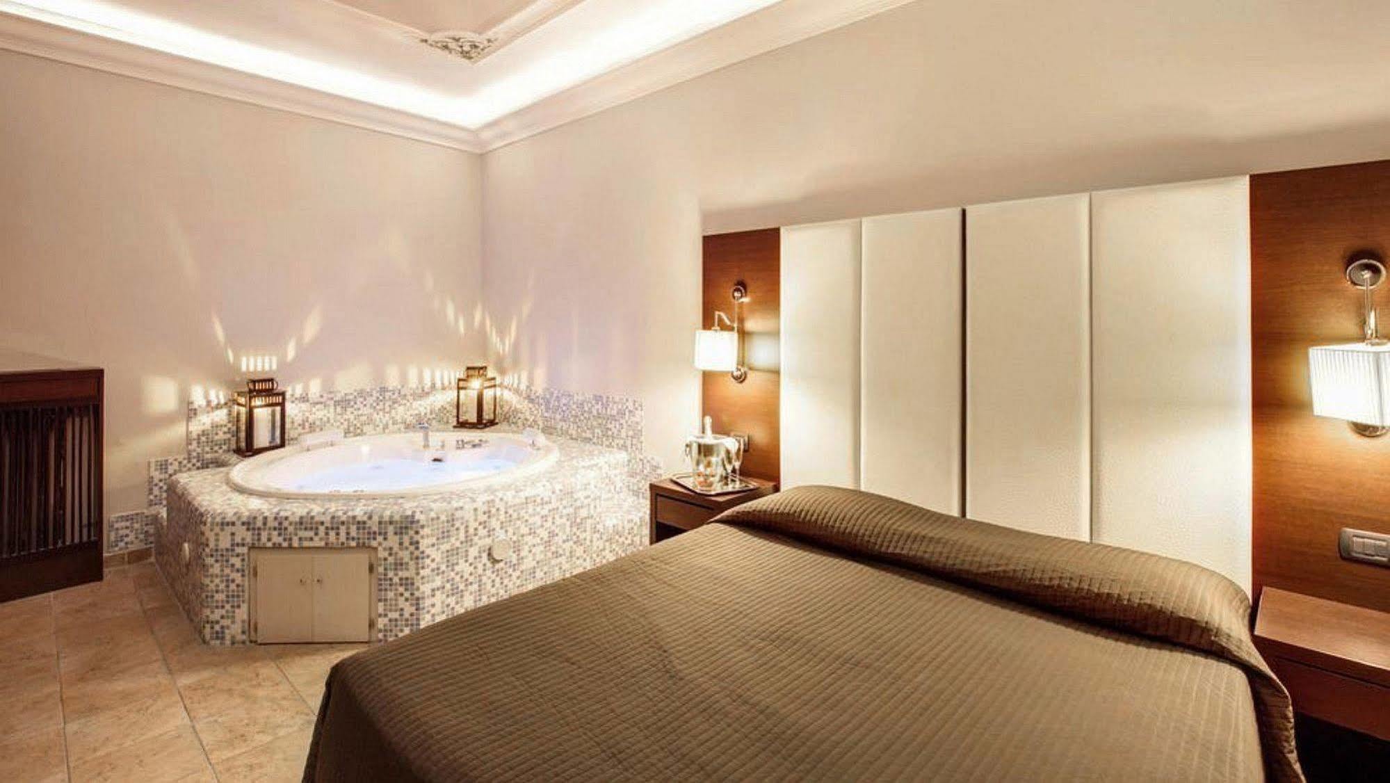 The Strand Hotel Roma Esterno foto
